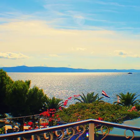 Apartment By The Sea