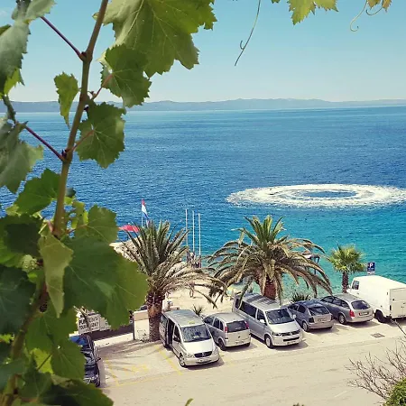 By The Sea アパート