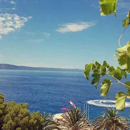 By The Sea Apartment *