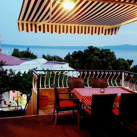 Апартаменты By The Sea Подгора