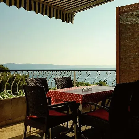 Апартаменты By The Sea Подгора